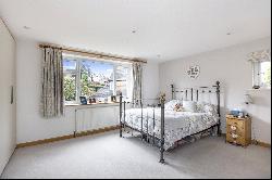 Beech Road, Haslemere, Surrey, GU27 2BX