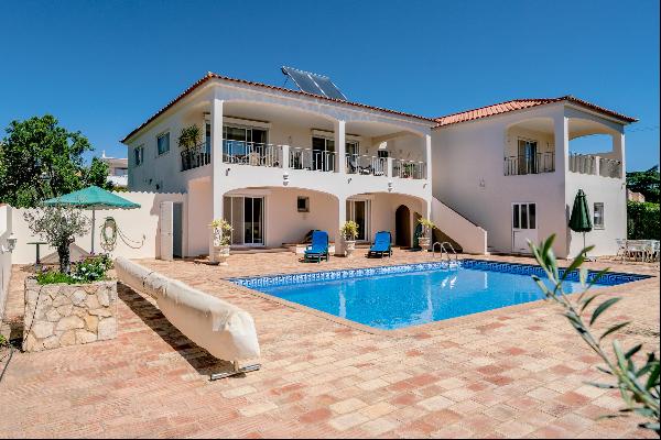 Excellent 4-bedroom villa in Praia da Luz, Lagos, Algarve.