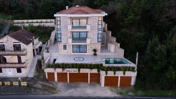 Exclusive VIlla With A Pool, Kostanjica, Kotor, Montenegro, R2303