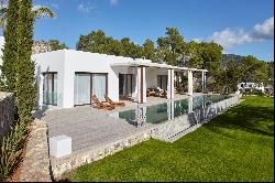 Luxury 5BR Villa with Pool in