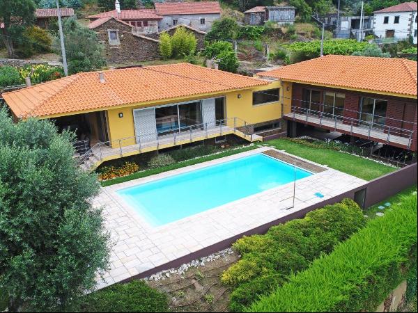 Charming 3+1 bedroom house with swimming pool and garden in Dem, Caminha.