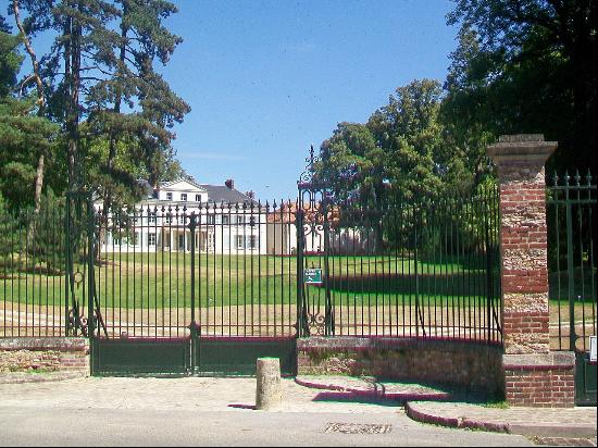 CASTLE/ESTATE 