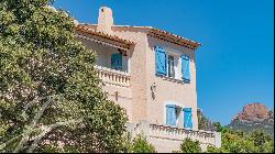 Seafront provencal villa walking distance to the beach