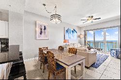 Gulf-Front Penthouse Unit With Bonus Bunk Room And Stunning Views