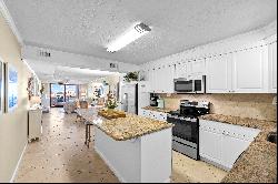 Desirable Condo With Large Balcony And Gulf/East Pass Views