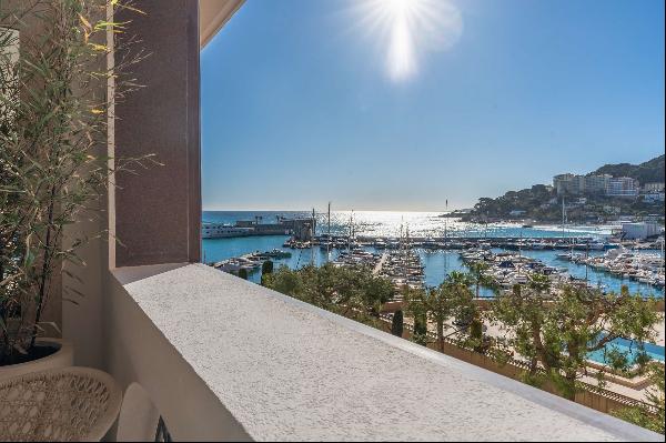 Renovated 3-room flat in the Seaside Plaza, Fontvieille/