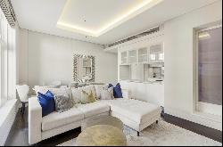 Exceptional two-bedroom apartment in Mayfair full of natural light