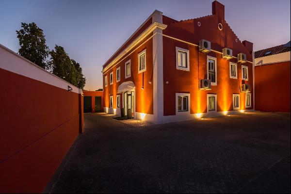 Building, 18 bedrooms, for Sale