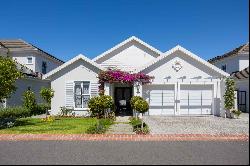 Tranquil lakeside living in The Vines on Val de Vie Estate