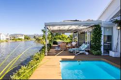 Tranquil lakeside living in The Vines on Val de Vie Estate