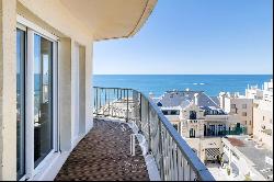 BIARRITZ HEART OF TOWN, APARTMENT WITH TERRACE, OCEAN VIEW, GARAGE