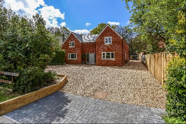 Attractive family home with a large south-facing garden set in the Test Valley village of 