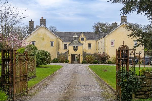 Nash Manor is an extraordinary Grade I listed Manor House of huge significance. The sale i