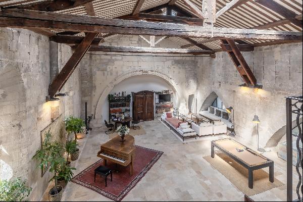 13th century chapel, completely renovated with outbuildings for sale in Avignon Intramuros