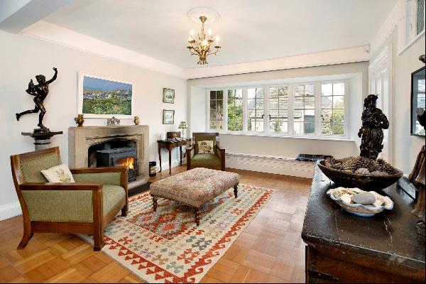 A wonderfully presented country house set within 11 acres of beautiful grounds