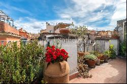 Charming historic penthouse near Trevi Fountain