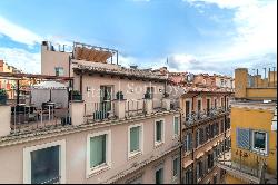 Charming historic penthouse near Trevi Fountain