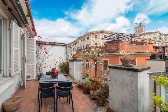 Charming historic penthouse near Trevi Fountain