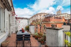 Charming historic penthouse near Trevi Fountain