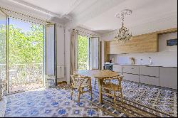 Fantastic modernist apartment overlooking the Arc de Triomf