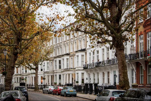 A one bedroom apartment with lift for sale on a quiet tree-lined road in SW5