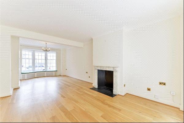 A spacious 4 bedroom home to rent on Dovehouse Street, SW3