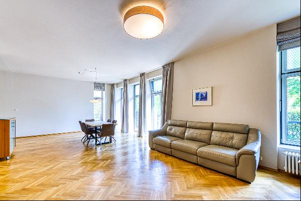 Spacious 4+kk apartment with a garden, Prague 6 - Bubenec ID: 0805