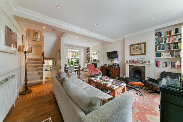 SHORT LET - A stunning two bedroom Victorian house to let for in N1.