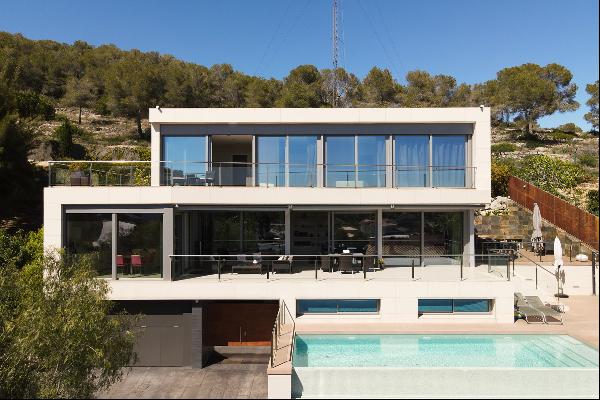 Spectacular family home overlooking the Sitges golf course