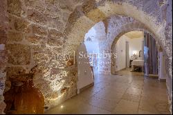 Classic-style villa with trulli and swimming pool