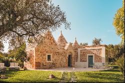 Classic-style villa with trulli and swimming pool