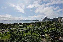 Sophisticated apartment with a privileged view of the treetops and the Sugarloaf