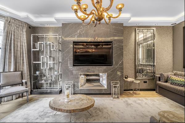 A fully renovated and modern apartment in portered Mayfair residence