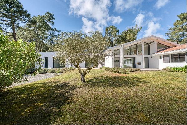 Contemporary family villa in La Palmyre