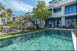 Gorgeous Waterfront Townhouse with Private Pool