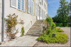 Château familial, 7 chambres, parc de 2,6 hectares proximité d'Orléans.