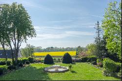 Château familial, 7 chambres, parc de 2,6 hectares proximité d'Orléans.