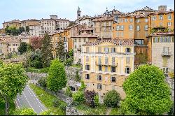 Elegant apartment in the heart of Bergamo Alta