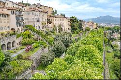 Elegant apartment in historic Upper Bergamo.