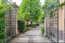 Elegant apartment in historic Upper Bergamo.