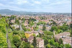 Elegant apartment in historic Upper Bergamo.