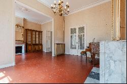 BEAUTIFUL PERIOD APARTMENT - TOWN CENTRE