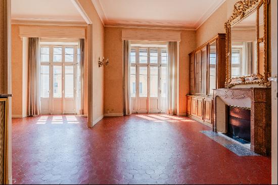 BEAUTIFUL PERIOD APARTMENT - TOWN CENTRE