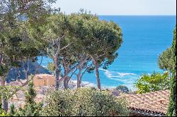 Cassis - Property with Sea View, 8 Bedrooms, and Pool