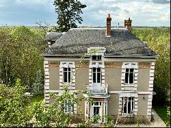 Bourgeois house 12 km from the center of Tours.