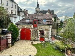 Bourgeois house 12 km from the center of Tours.