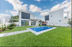 Luxury Villa Steps Away from the Beach in El Campello