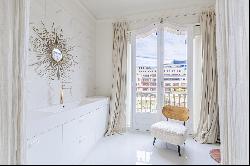 High and Bright Apartment on Paseo de Gracia: Exclusive Design and Tranquility.