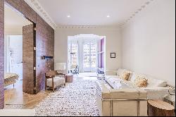 High and Bright Apartment on Paseo de Gracia: Exclusive Design and Tranquility.