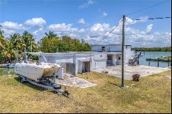 301 Pear Tree AVE, Goodland FL 34140